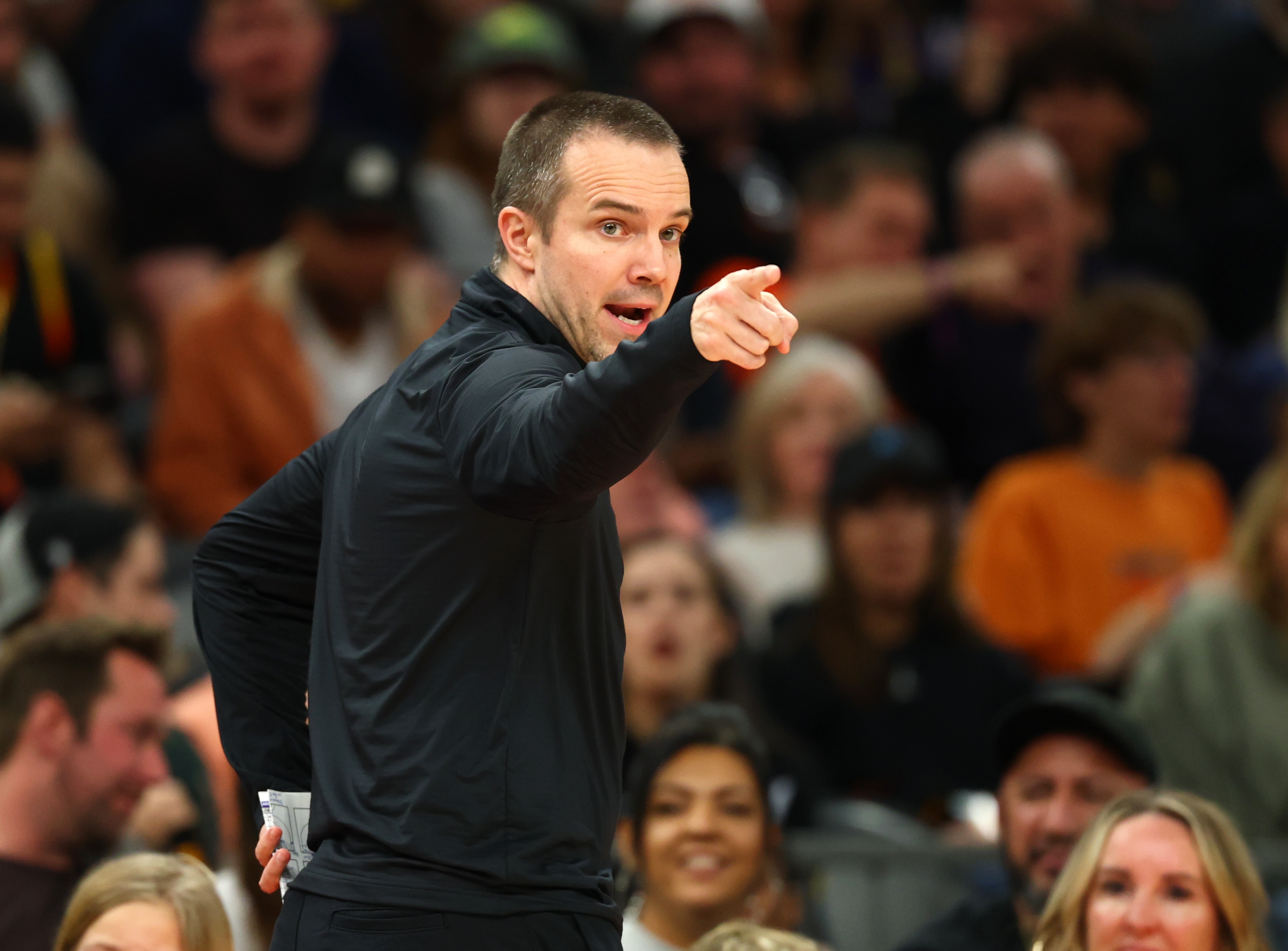 开云娱乐游戏-奥特：火箭身体对抗明显占优 进入季后赛会缩短轮换要选对人