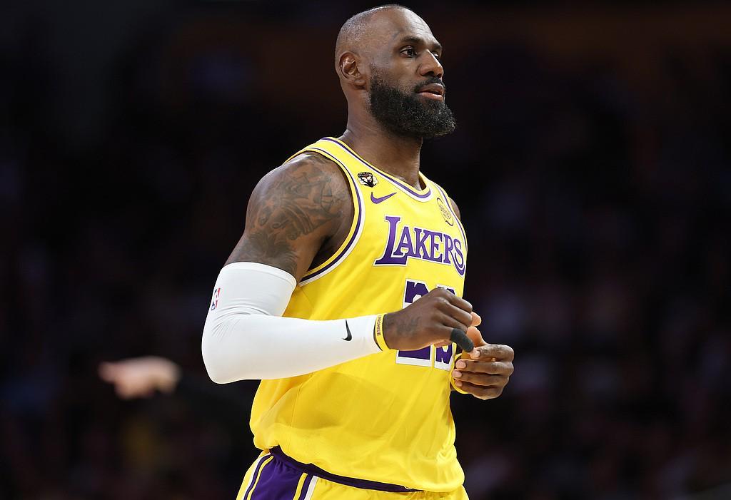 开云体育APP下载-ESPN：联盟多位消息人士建议詹姆斯前往掘金，与约基奇联手